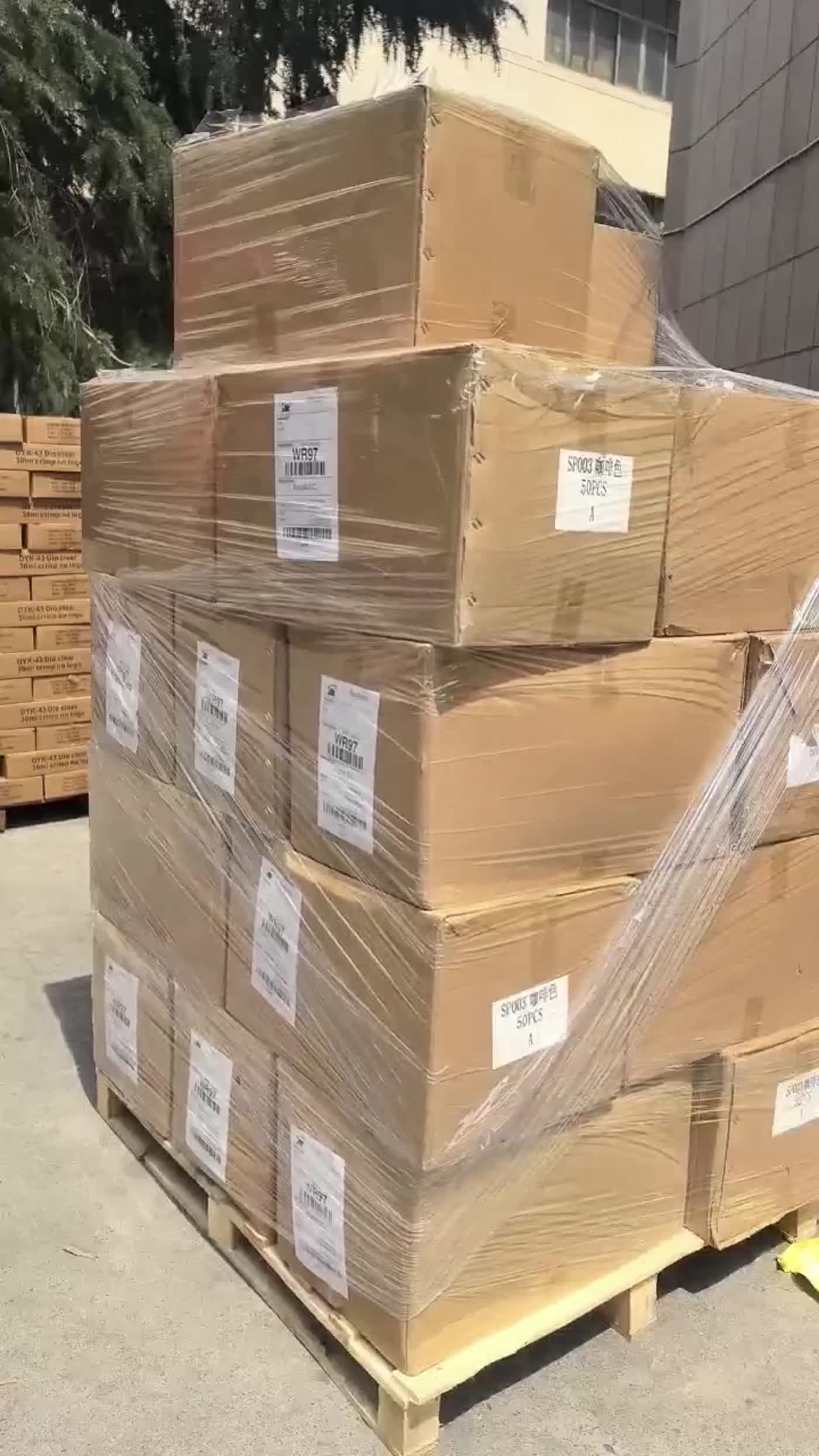 Pallets consolidados y etiquetados por GVK en su operación en China